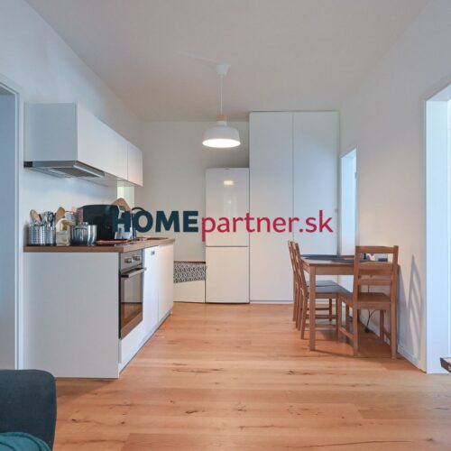 ĽUBOVNIANSKA, 4-i byt, 70 m2 – kompletná rekonštrukcia bytu aj bytového domu, zelená lokalita