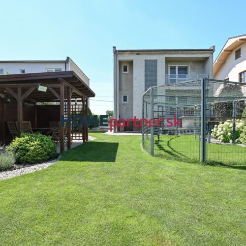 ZÁLESIE, 5-i rodinný dom, 280 m2 – kompletná rekonštrukcia, klimatizácia, pozemok 811 m2