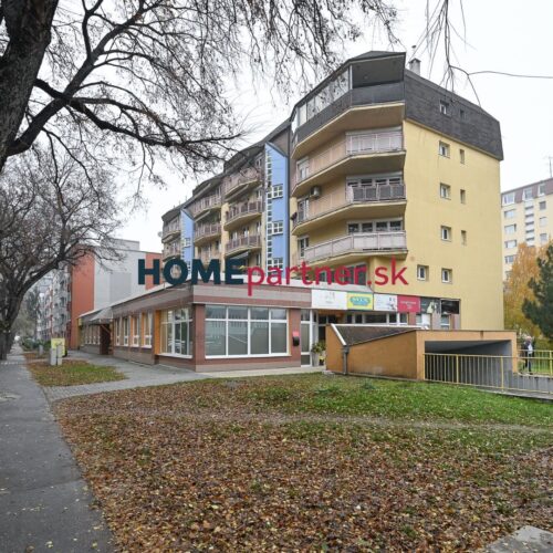 BAJZOVA, nebyt. priestor, 185 m2 – vstup z ulice, možnosť využitia na 2 prevádzky, 2 samostatné vchody