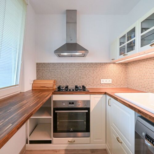 BODROCKÁ, 2-i byt, 49 m2 – kompletná rekonštrukcia bytu aj bytového domu