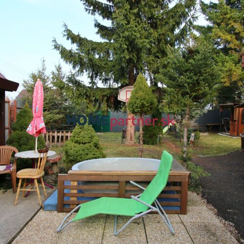 ZÁHORSKÁ VES, 2 domy na spoločnom dvore – veľké terasy, veľká záhrada, pivnica, prístrešok na parkovanie, pozemok 576 m2