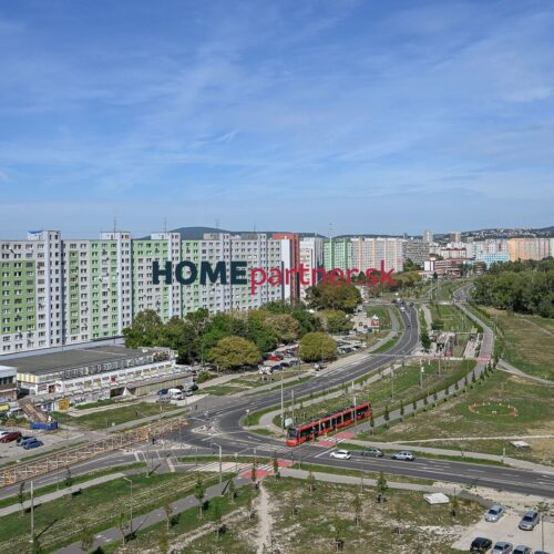JASOVSKÁ, 3-i byt, 72 m2 – zastávka električky, Draždiak, loggia, zrekonštr. bytový dom